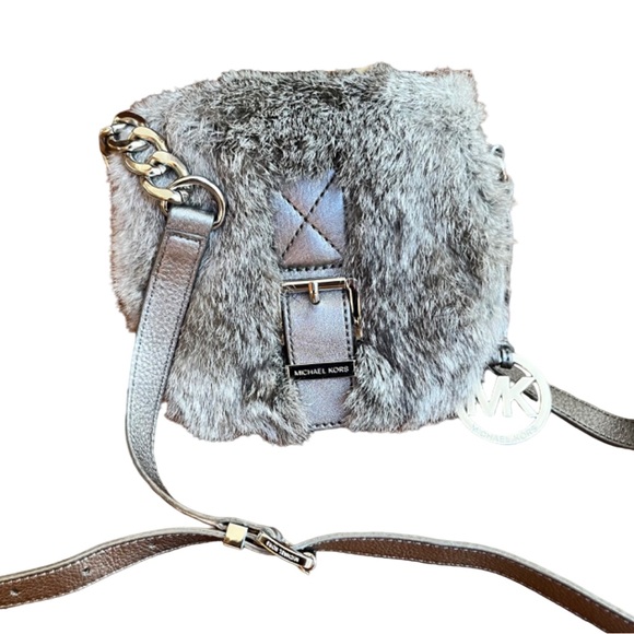 NWT MICHAEL KORS GRAY RABBIT FUR AND SILVER LEATHER CROSSBODY BAG - Picture 2 of 5
